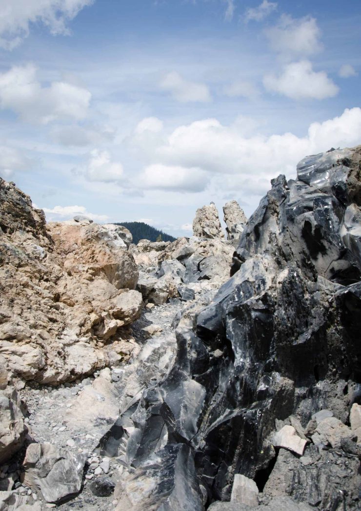 obsidian-flow-in-the-clouds-P6UPDM7.jpg